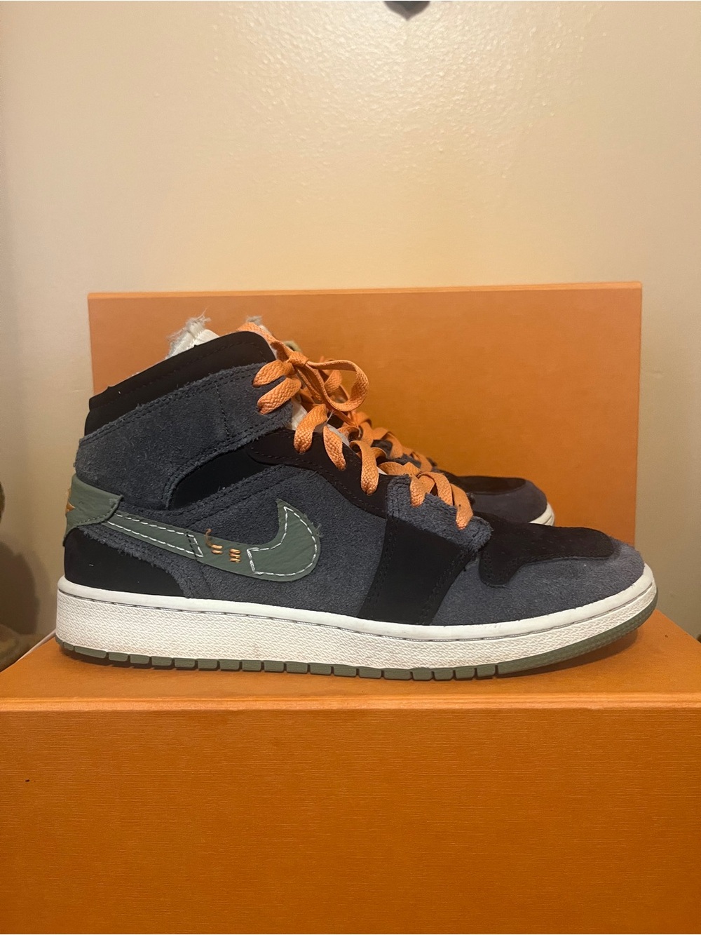 Size 7.5Y Nike Air Jordan 1 Mid SE Craft (GS) Shoes Anthracite Olive FD5847-003